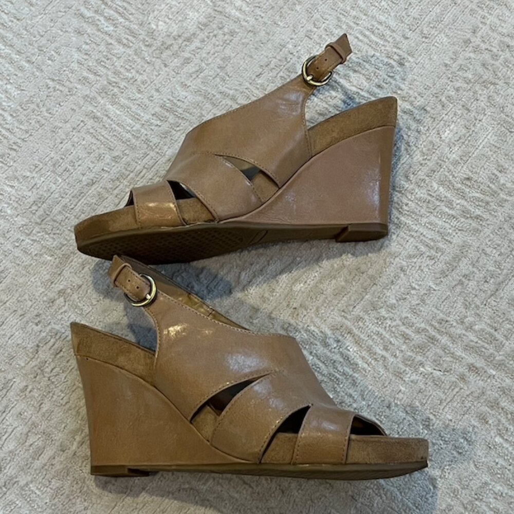 Aerosoles Plush Amore Beige/Natural Color 3” Sandal in Size 9